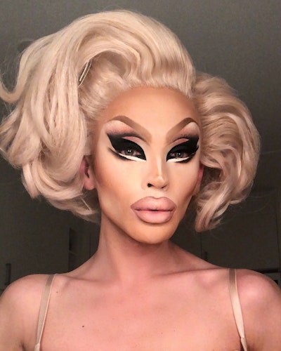 Book a video from Admira Thunderpussy