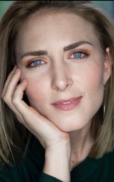 Order a personalised video from Lorena del Castillo